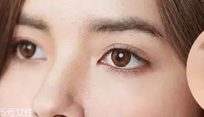 棕色眼影配什么口紅？任何唇色都可以