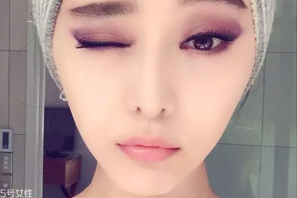 紫色眼影配什么口紅？配少女粉堪稱完美