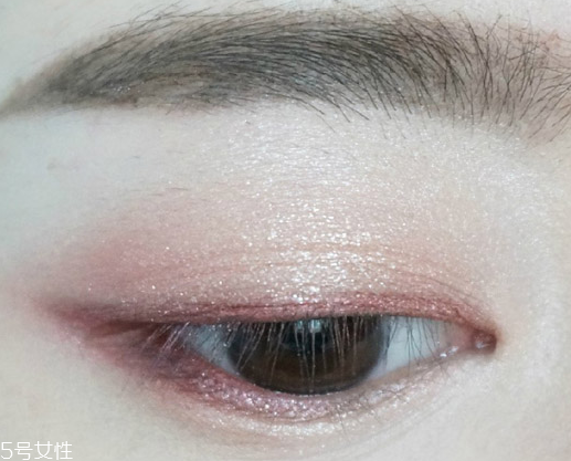 桃花妝用什么眼影好？3重色彩打造迷人眼妝