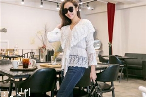 白色蕾絲上衣怎么搭配？女人味盡顯