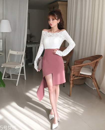 白色蕾絲上衣怎么搭配？女人味盡顯