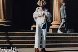 荷葉邊上衣配什么褲子？塑造浪漫小女人氣質(zhì)