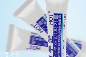 阿達(dá)帕林凝膠含激素嗎？