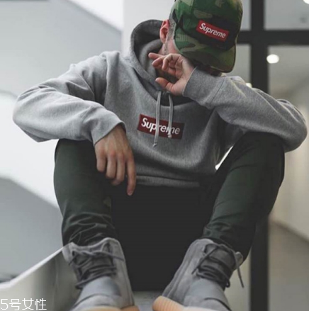 supreme衛(wèi)衣正品多少錢？全球哄搶的品牌