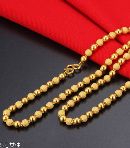 泡溫泉可以戴金項(xiàng)鏈嗎？泡溫泉最好別佩戴飾品