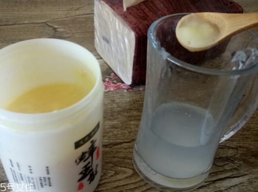 蜂王漿是蜂蜜嗎？并不是一種