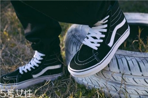 帆布鞋鞋幫發(fā)黃怎么辦？帆布鞋鞋幫要仔細清洗