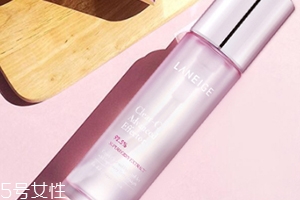 肌底液和爽膚水先用哪個(gè)？肌底液用在水之后