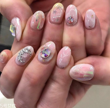 可撕指甲油哪個(gè)牌子好？女神都愛的六款健康指甲油