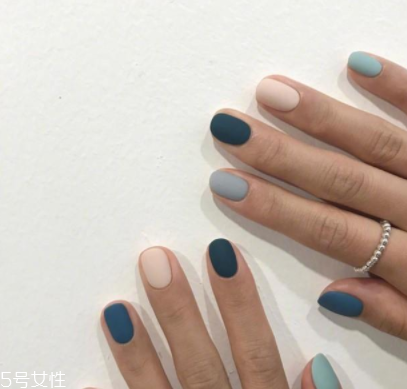 涂一次指甲油多久卸掉？最好是半個月卸掉