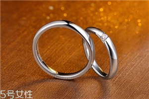 婚戒買(mǎi)黃金還是鉆石？?jī)烧邇?yōu)缺點(diǎn)對(duì)比