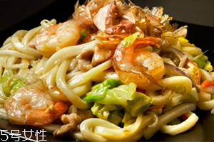 袋裝烏冬面怎么做好吃？地道日式烏冬面做法