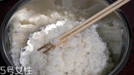 蟹籽壽司是真蟹籽嗎？認真你就輸了
