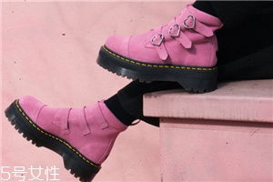 lazy oaf與dr.martens聯名厚底馬丁靴多少錢_在哪買？