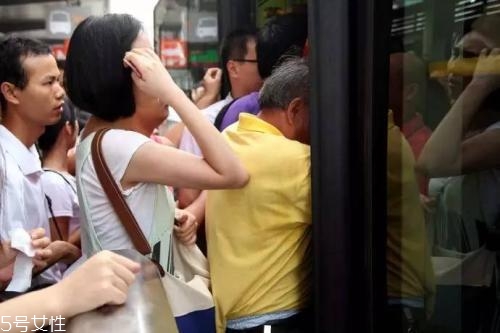 女生體味重是什么原因？越老越重口味