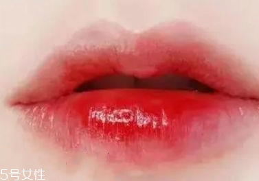 春天適合什么唇妝？4款簡(jiǎn)單易上手的撩動(dòng)唇色