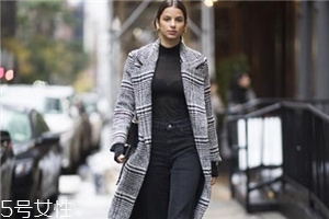 黑色打底衫怎么配衣服？時(shí)尚界的常青單品