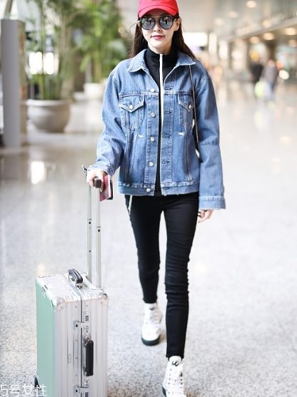 黑色打底衫怎么配衣服？時(shí)尚界的常青單品