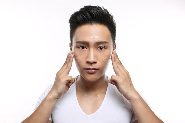 男生怎么化妝顯臉小？這4個地方化好秒帥