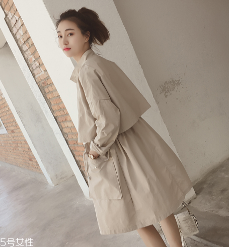 今年流行什么樣的風衣？這幾款少女感十足