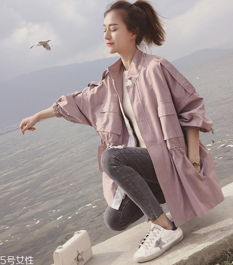 今年流行什么樣的風衣？這幾款少女感十足