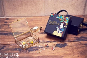 high cheeks包包多少錢(qián)？背出時(shí)髦不撞款