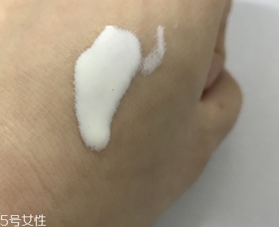 防曬乳可以當隔離用嗎？不可用在妝前