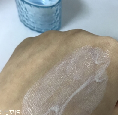 防曬乳可以當隔離用嗎？不可用在妝前