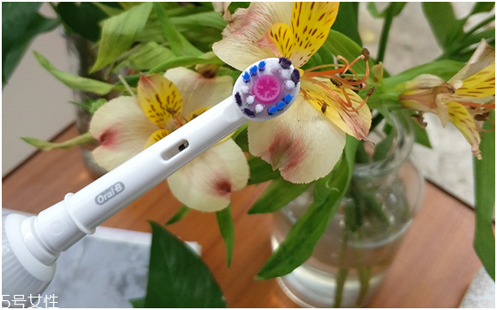 歐樂b電動牙刷怎么樣？四個刷頭很好用
