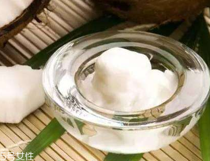 椰子油是什么顏色的？有兩種顏色