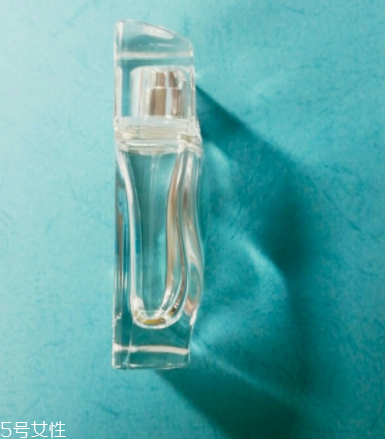水生調(diào)聞起來(lái)像什么？讓人想起大海的香水