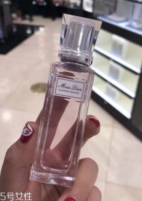 迪奧滾珠香水怎么使用？dior滾珠香水用法