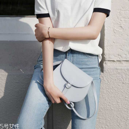 aiou是什么牌子？極簡(jiǎn)風(fēng)個(gè)性包袋