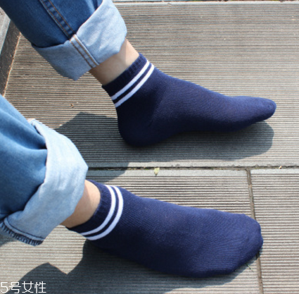 襪子能和衣服一起洗嗎？襪子最好單獨(dú)洗