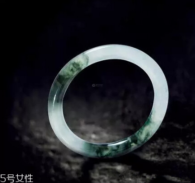 玉手鐲斷了怎么修復(fù)？玉手鐲佩戴要當(dāng)心
