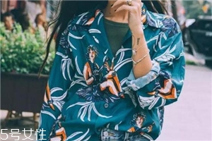 碎花衣服怎么搭配？美上天的秘密武器