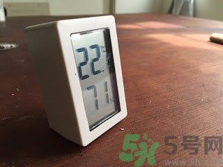 家里地板返潮怎么辦？墻上流水是怎么回事？