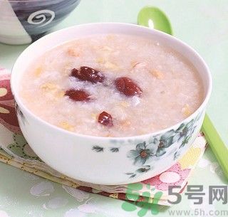 花生皮能不能吃？花生能和螃蟹一起吃嗎？
