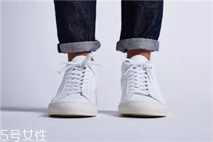 小白鞋可以用牙膏洗嗎？小白鞋用牙膏洗好處多