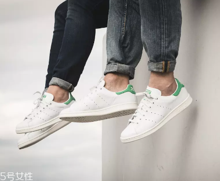 小白鞋可以用84洗嗎？慎用84洗小白鞋
