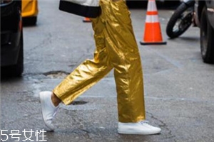 小白鞋脫皮了怎么修復(fù)？小白鞋脫皮修復(fù)技巧