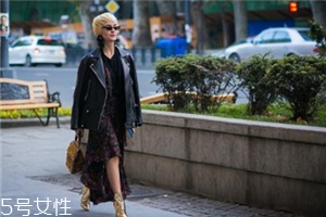 碎花連衣裙配什么外套？碎花連衣裙搭配外套圖片