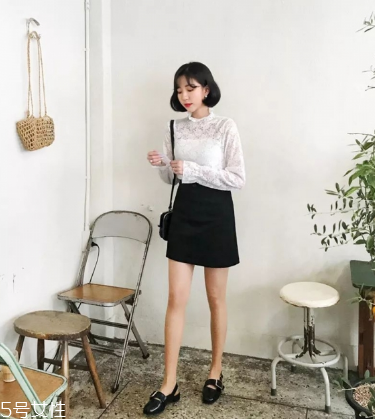 黑色半身裙怎么搭配？黑色半身裙搭配技巧