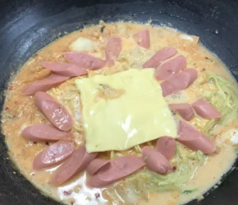 牛奶辛拉面煮多久？牛奶辛拉面牛奶和水的比例