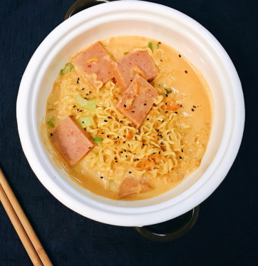 網(wǎng)紅牛奶辛拉面好吃嗎？牛奶辛拉面是黑暗料理嗎