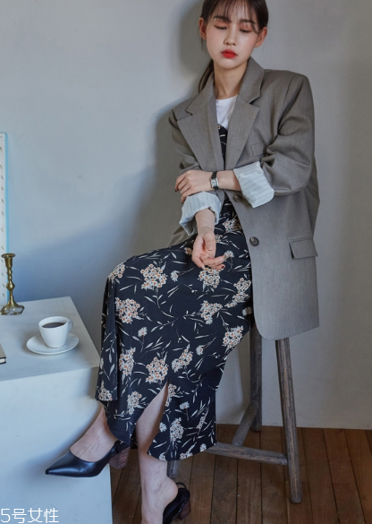 吊帶連衣裙配什么鞋子？吊帶連衣裙搭配鞋子圖片