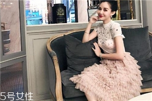 半身裙怎么搭配更優(yōu)雅？半身裙穿搭技巧