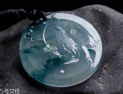 翡翠可以戴著洗澡嗎？翡翠洗澡能戴嗎