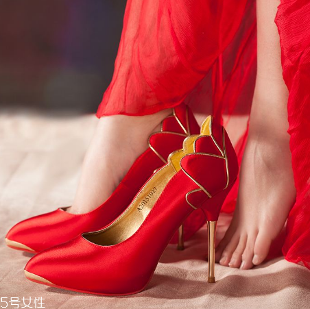 婚鞋是男方買還是女方買？婚鞋的購買講究