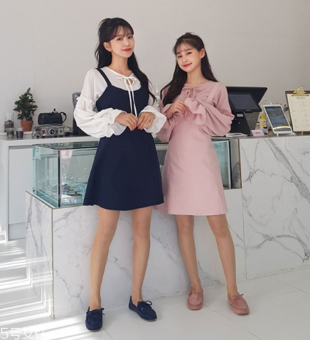 背帶裙配什么鞋子好看？背帶裙搭配鞋子技巧